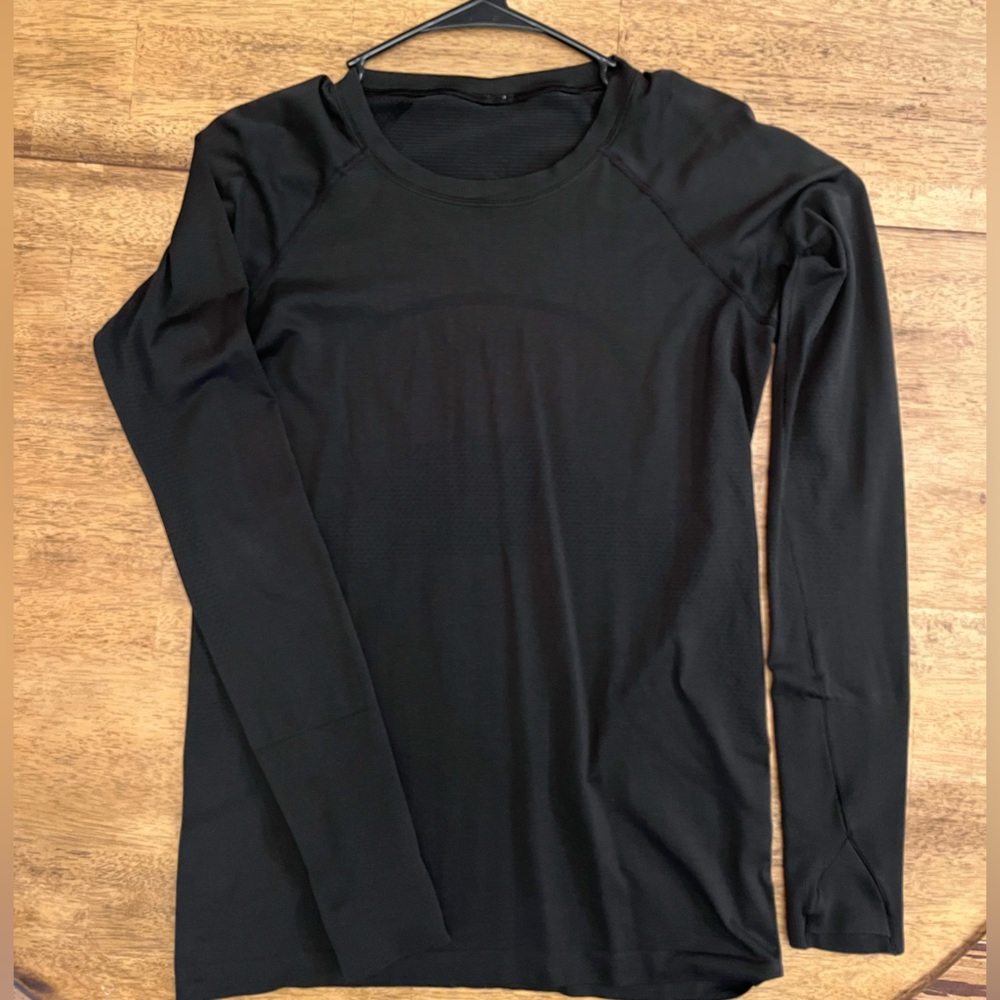 Black Lululemon swiftly tech long sleeve size 8- very well taken care of